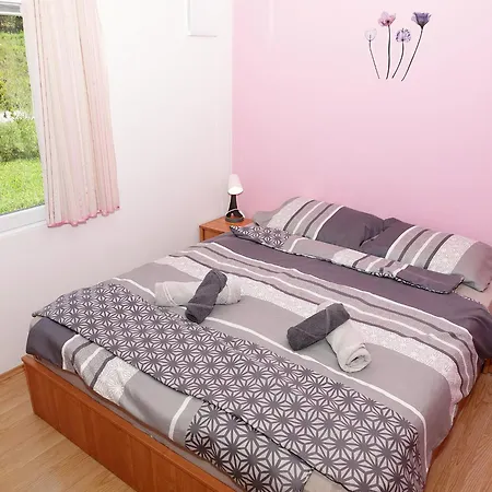 - Palček Tatil Evi *